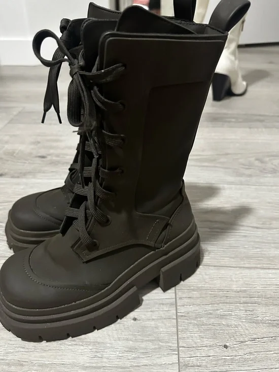 Zara Olive Green Lace-Up Combat Boots with Chunky Sole - Picture 3 of 8